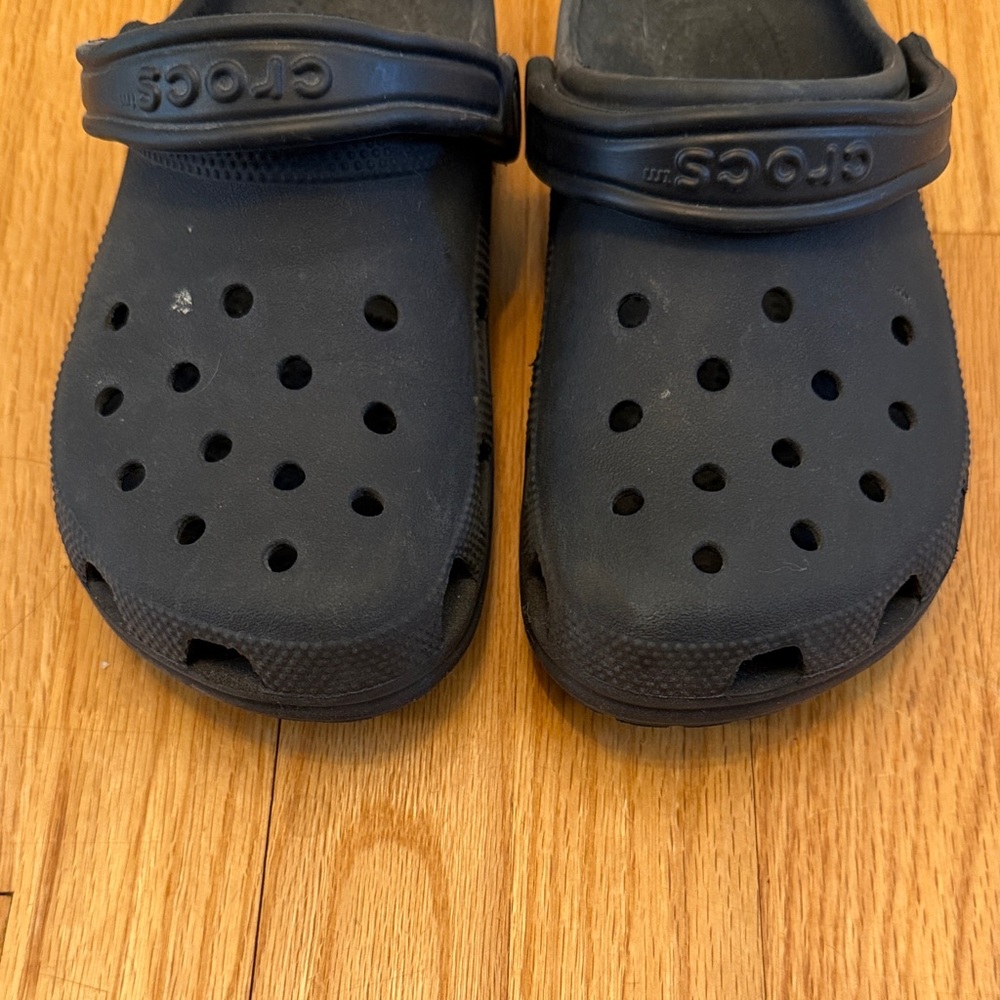 CROCS Classic Clog in Navy